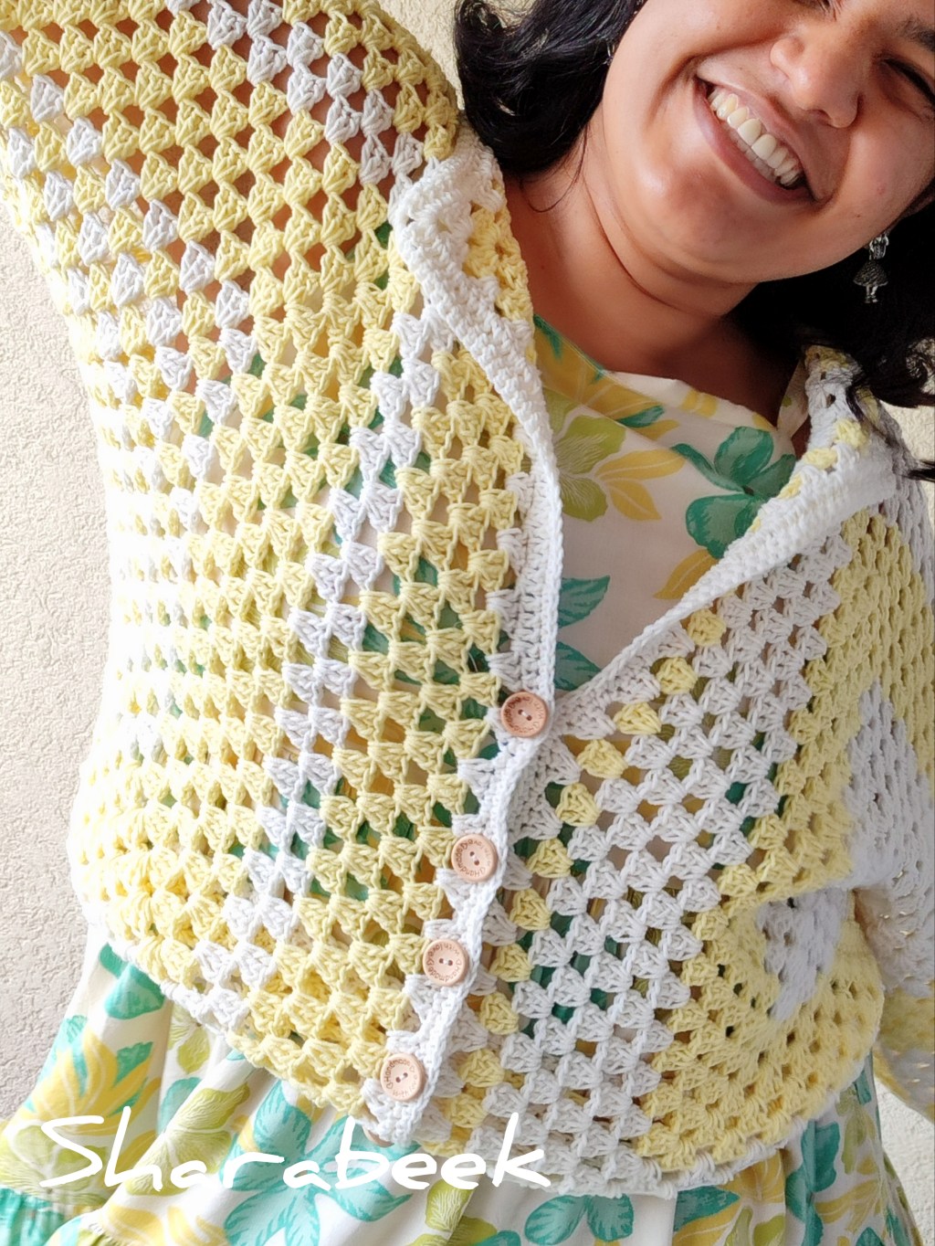 Veste carrée. jaune