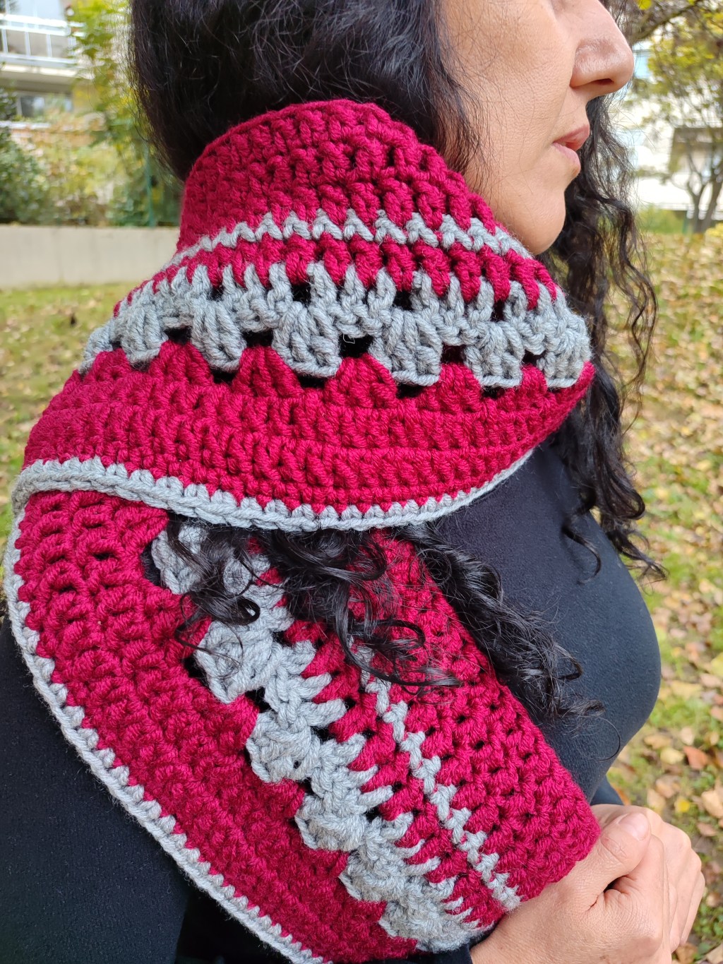 Châle viki. bordeauxgris